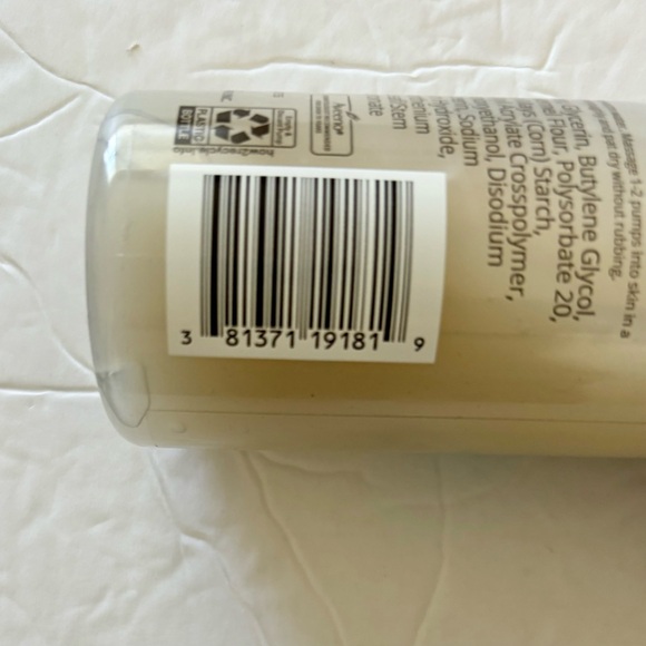 Aveeno Calm + Restore Nourishing Oat Cleanser for Sensitive Skin - 7.8oz - Picture 7 of 8